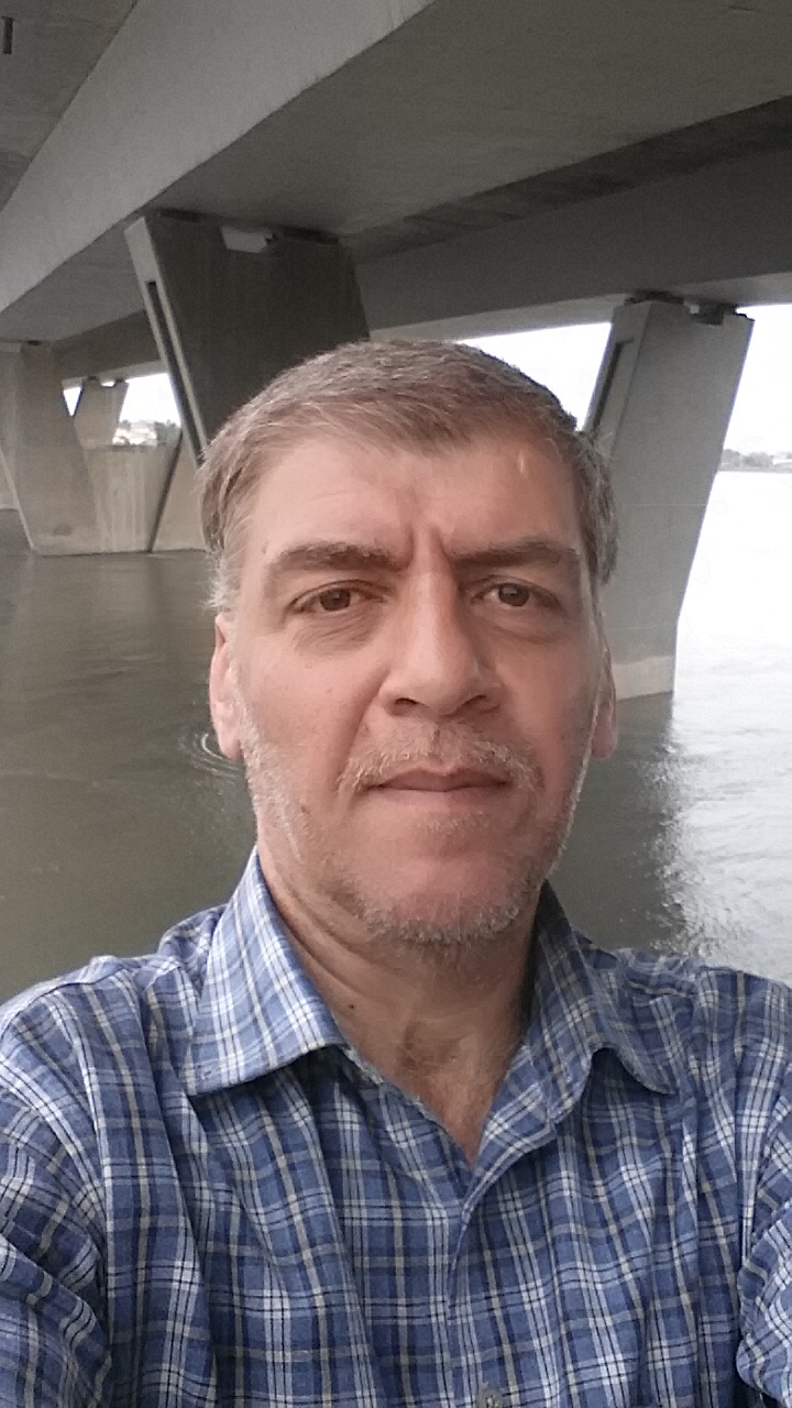 ايمن الطائي
